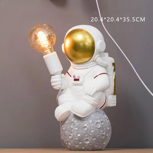 Modern Astronaut Table Lamp Art Deco Resin Lamp Table Bedroom Lamp Creative Living Room Loft Decoration Space Man Desk Light LED