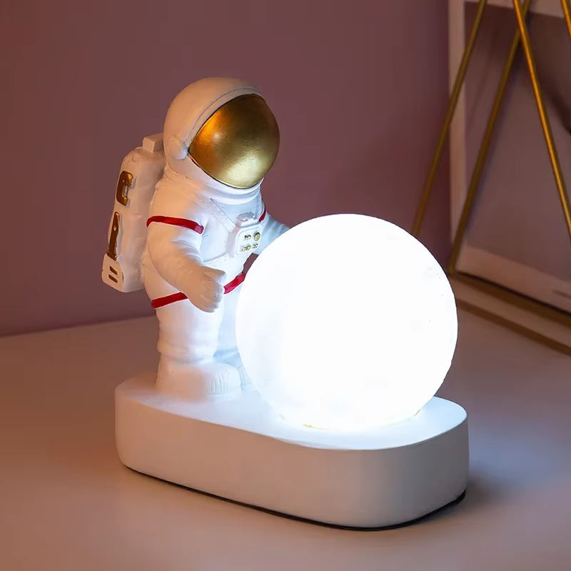 Modern Astronaut Table Lamp Art Deco Resin Lamp Table Bedroom Lamp Creative Living Room Loft Decoration Space Man Desk Light LED