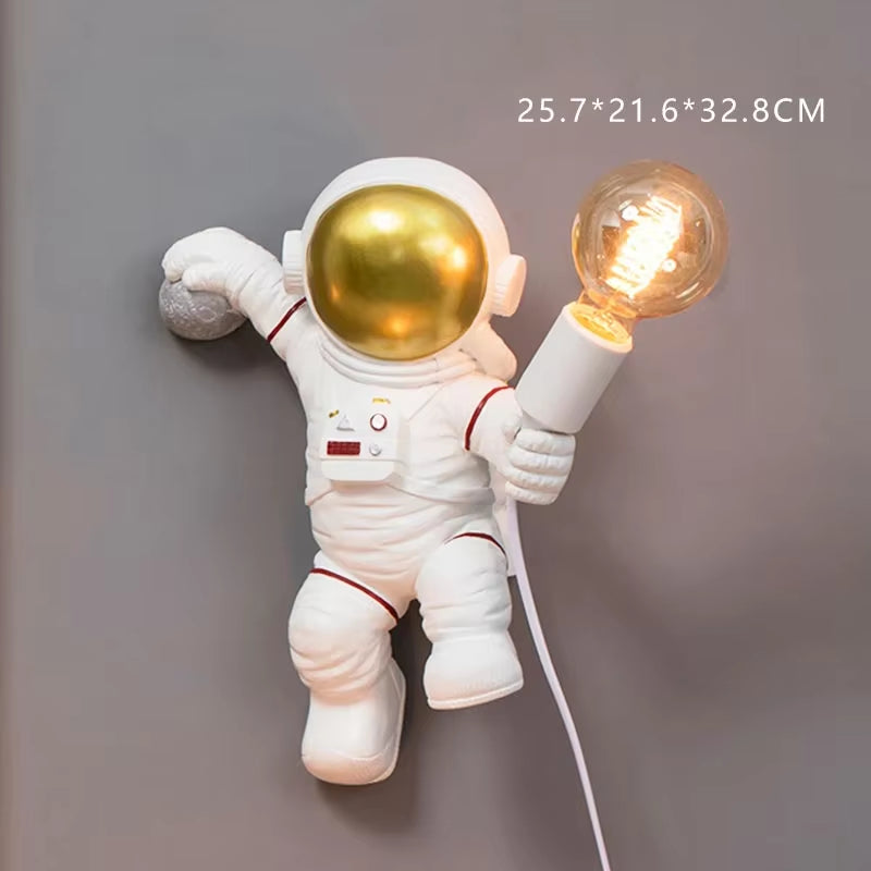 Modern Astronaut Table Lamp Art Deco Resin Lamp Table Bedroom Lamp Creative Living Room Loft Decoration Space Man Desk Light LED